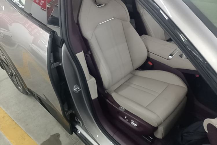 Used Xiaomi Auto YU7 2025 Ultra-Long Range Rear-Wheel Drive Version Right Front Seat