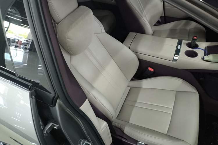 Used Xiaomi Auto YU7 2025 Ultra-Long Range Rear-Wheel Drive Version Right Front Seat