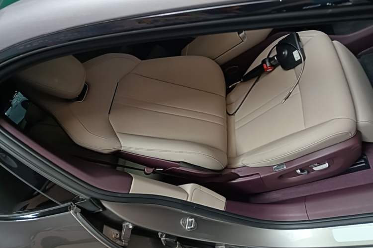Used Xiaomi Auto YU7 2025 Ultra-Long Range Rear-Wheel Drive Version Right Front Seat