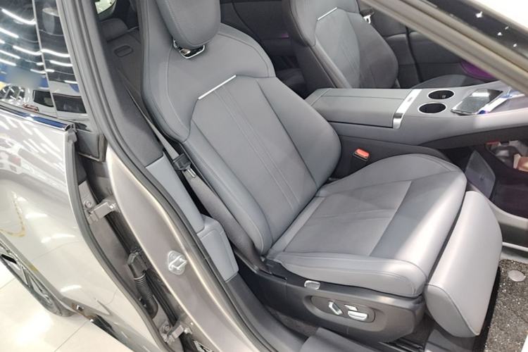 Used Xiaomi Auto YU7 2025 Ultra-Long Range Rear-Wheel Drive Version Right Front Seat