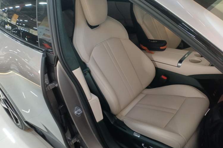 Used Xiaomi Auto YU7 2025 Ultra-Long Range High-Performance All-Wheel-Drive Max Edition Right Front Seat