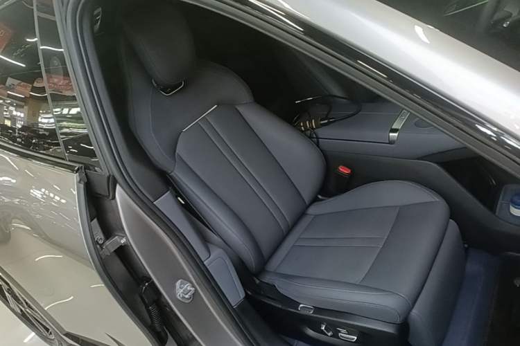 Used Xiaomi Auto YU7 2025 Ultra-Long Range All-Wheel Drive Pro Version Right Front Seat
