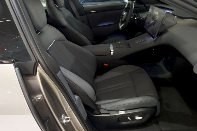 Used Xiaomi Auto YU7 2025 Ultra-Long Range High-Performance All-Wheel-Drive Max Edition Right Front Seat