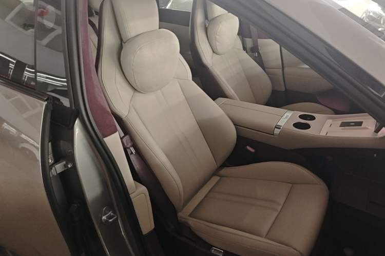 Used Xiaomi Auto YU7 2025 Ultra-Long Range High-Performance All-Wheel-Drive Max Edition Right Front Seat