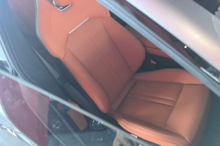 Used Xiaomi Auto YU7 2025 Ultra-Long Range High-Performance All-Wheel-Drive Max Edition Right Front Seat