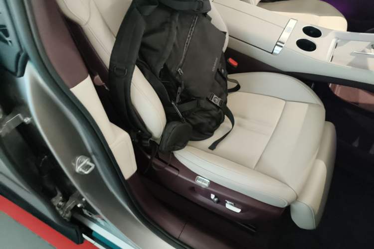 Used Xiaomi Auto YU7 2025 Ultra-Long Range All-Wheel Drive Pro Version Right Front Seat