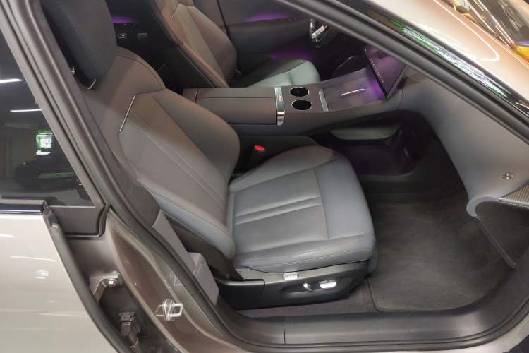 Used Xiaomi Auto YU7 2025 Ultra-Long Range High-Performance All-Wheel-Drive Max Edition Right Front Seat