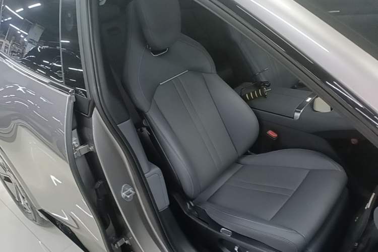 Used Xiaomi Auto YU7 2025 Ultra-Long Range All-Wheel Drive Pro Version Right Front Seat