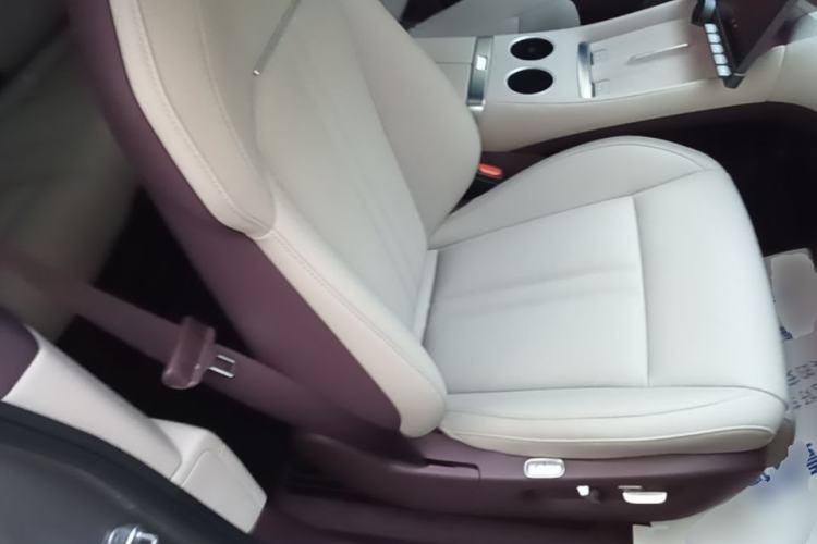 Used Xiaomi Auto YU7 2025 Ultra-Long Range All-Wheel Drive Pro Version Right Front Seat
