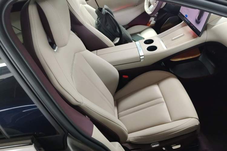 Used Xiaomi Auto YU7 2025 Ultra-Long Range All-Wheel Drive Pro Version Right Front Seat