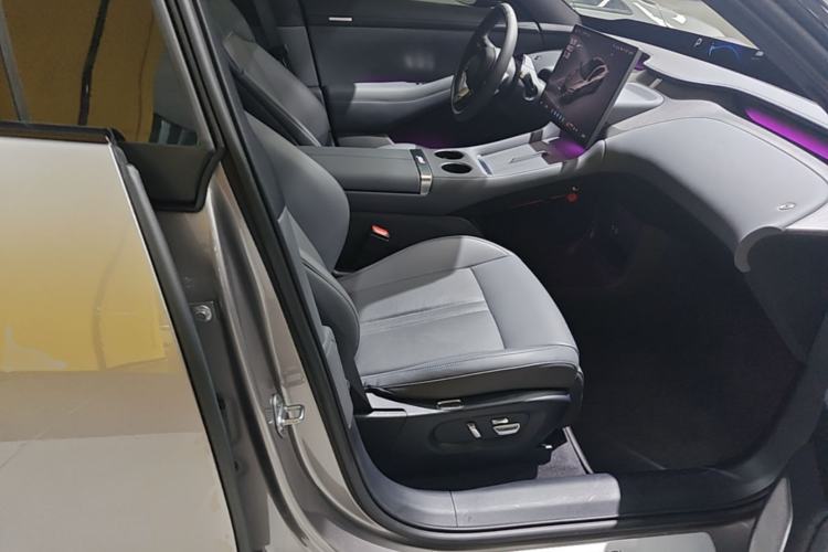Used Xiaomi Auto YU7 2025 Ultra-Long Range Rear-Wheel Drive Version Right Front Seat