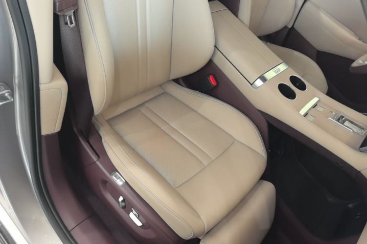 Used Xiaomi Auto YU7 2025 Ultra-Long Range Rear-Wheel Drive Version Right Front Seat
