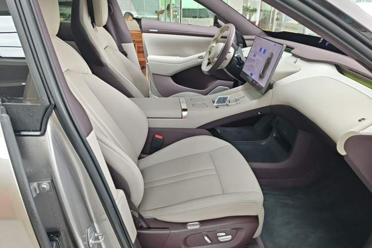 Used Xiaomi Auto YU7 2025 Ultra-Long Range All-Wheel Drive Pro Version Right Front Seat