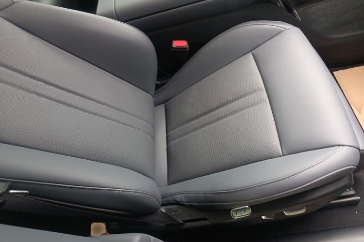 Used Xiaomi Auto YU7 2025 Ultra-Long Range Rear-Wheel Drive Version Right Front Seat