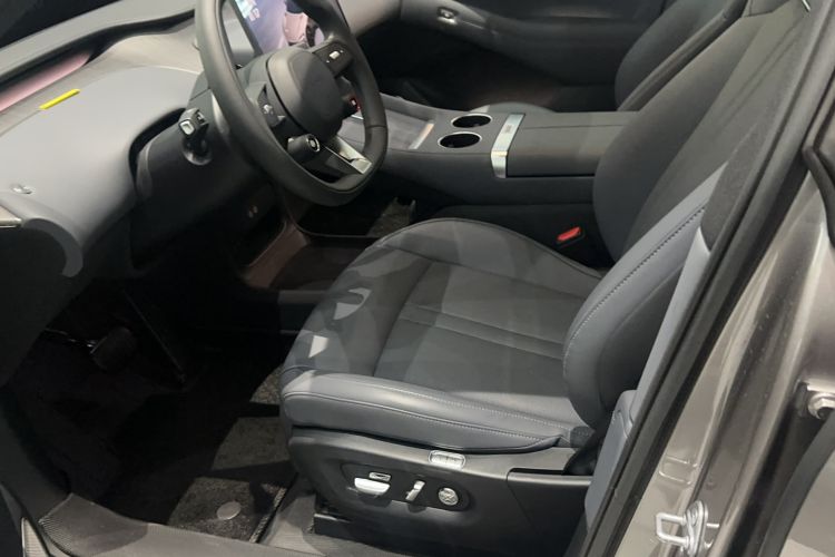 Used Xiaomi Auto YU7 2025 Ultra-Long Range Rear-Wheel Drive Version Right Front Seat