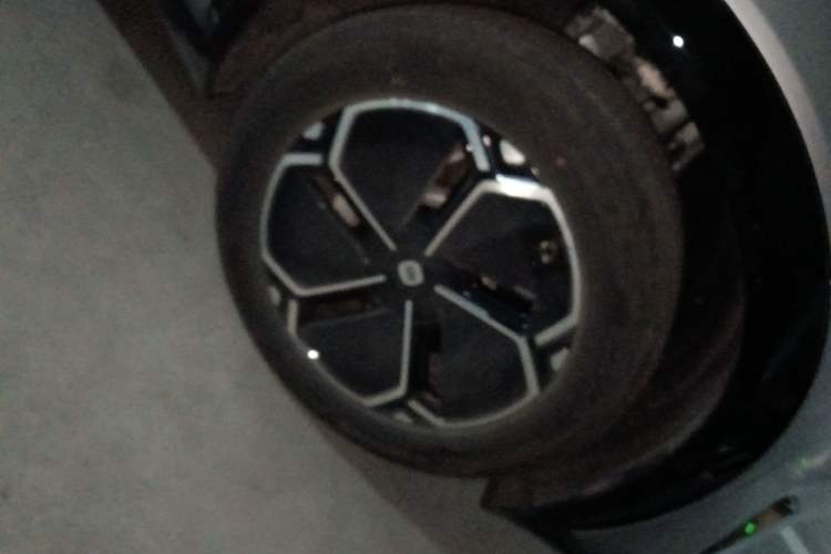 Used Xiaomi Auto YU7 2025 Ultra-Long Range Rear-Wheel Drive Version Right Front Wheel Hub