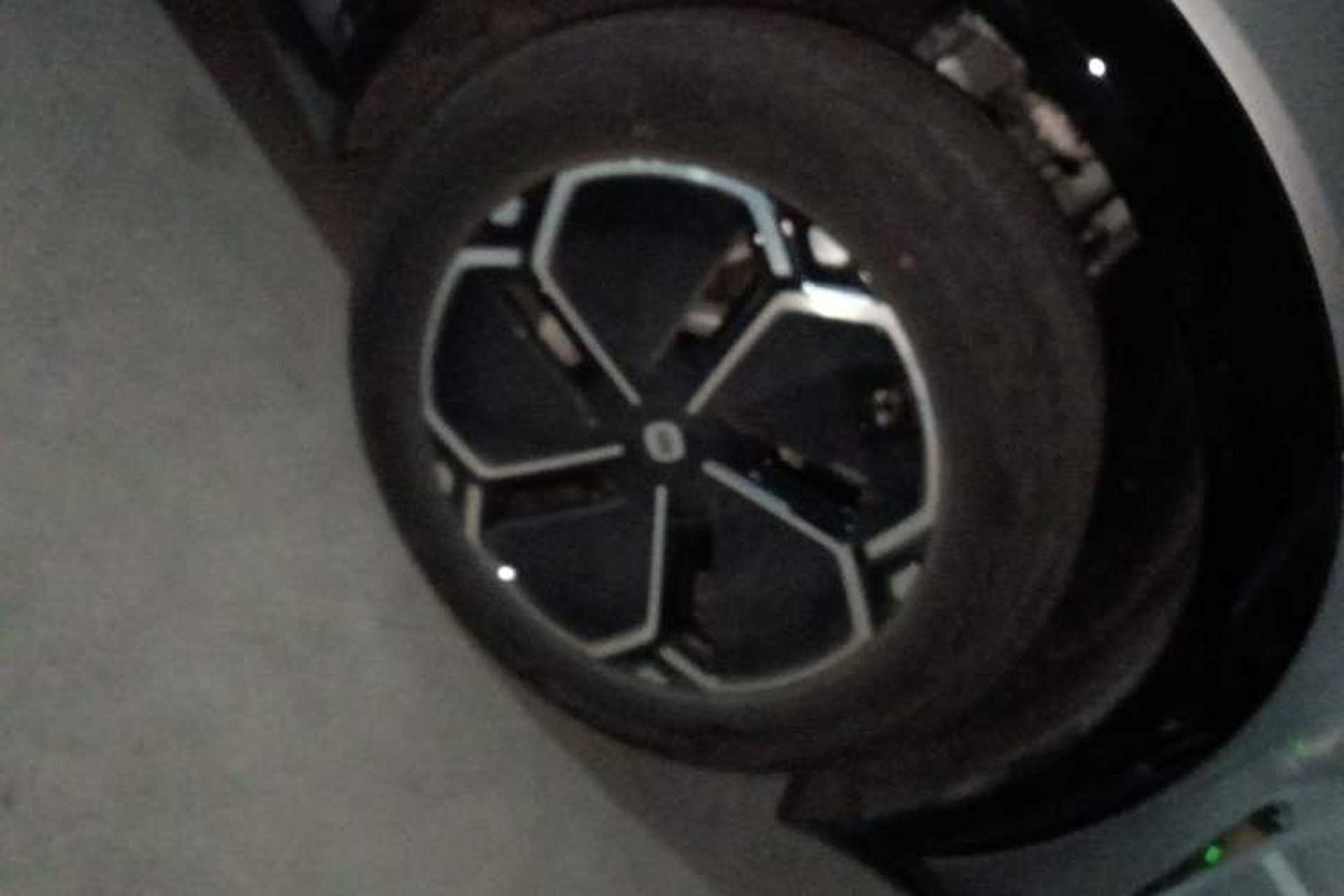 Used Xiaomi Auto YU7 2025 Ultra-Long Range Rear-Wheel Drive Version Right Front Wheel Hub