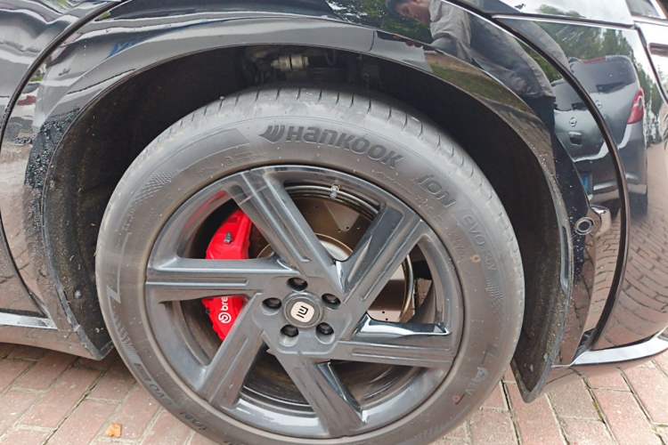 Used Xiaomi Auto YU7 2025 Ultra-Long Range High-Performance All-Wheel-Drive Max Edition Right Front Wheel Hub