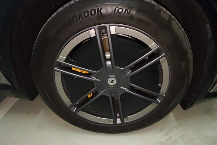 Used Xiaomi Auto YU7 2025 Ultra-Long Range High-Performance All-Wheel-Drive Max Edition Right Front Wheel Hub