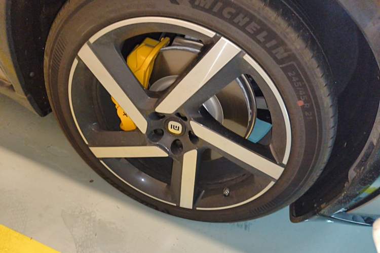 Used Xiaomi Auto YU7 2025 Ultra-Long Range All-Wheel Drive Pro Version Right Front Wheel Hub