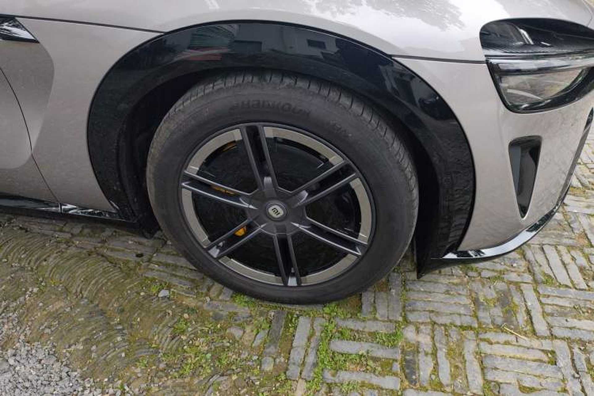Used Xiaomi Auto YU7 2025 Ultra-Long Range All-Wheel Drive Pro Version Right Front Wheel Hub