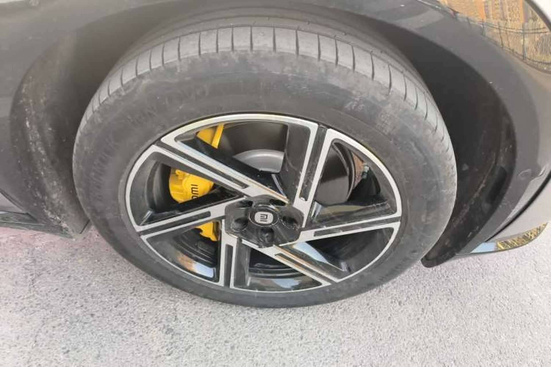 Used Xiaomi Auto YU7 2025 Ultra-Long Range Rear-Wheel Drive Version Right Front Wheel Hub