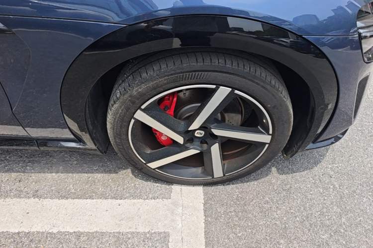 Used Xiaomi Auto YU7 2025 Ultra-Long Range High-Performance All-Wheel-Drive Max Edition Right Front Wheel Hub