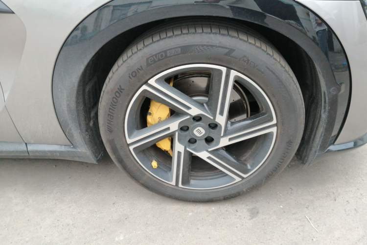 Used Xiaomi Auto YU7 2025 Ultra-Long Range High-Performance All-Wheel-Drive Max Edition Right Front Wheel Hub