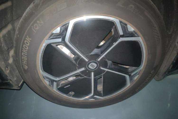 Used Xiaomi Auto YU7 2025 Ultra-Long Range Rear-Wheel Drive Version Right Front Wheel Hub