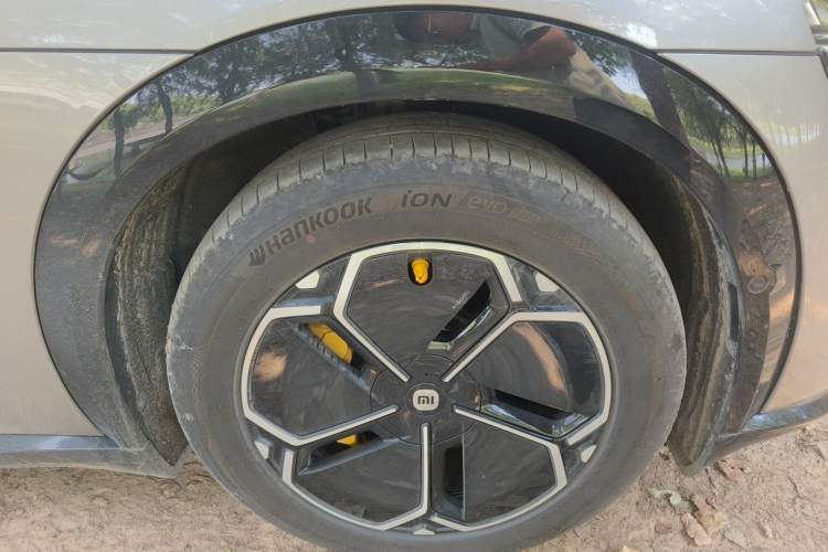 Used Xiaomi Auto YU7 2025 Ultra-Long Range High-Performance All-Wheel-Drive Max Edition Right Front Wheel Hub
