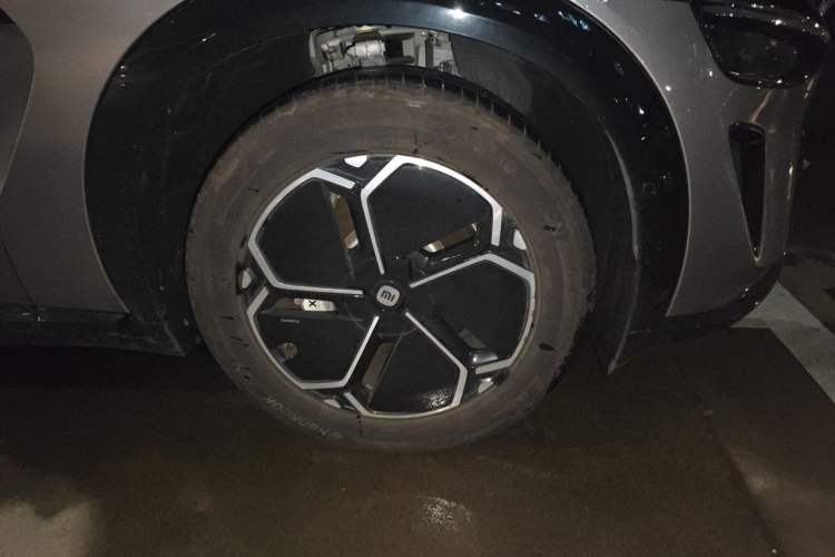 Used Xiaomi Auto YU7 2025 Ultra-Long Range Rear-Wheel Drive Version Right Front Wheel Hub