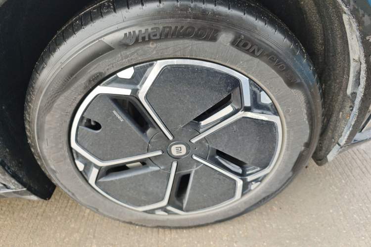 Used Xiaomi Auto YU7 2025 Ultra-Long Range Rear-Wheel Drive Version Right Front Wheel Hub