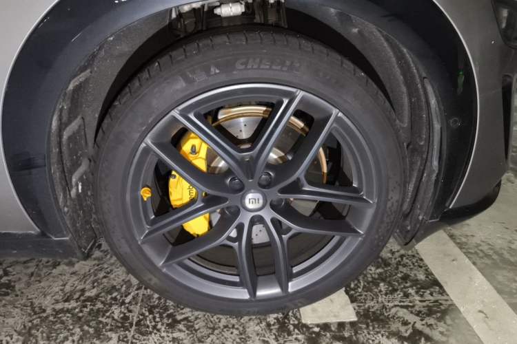 Used Xiaomi Auto YU7 2025 Ultra-Long Range High-Performance All-Wheel-Drive Max Edition Right Front Wheel Hub