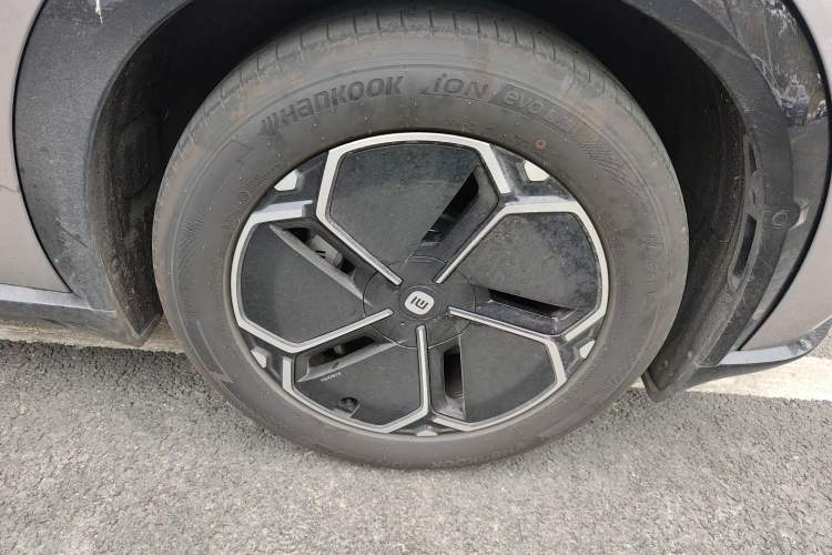 Used Xiaomi Auto YU7 2025 Ultra-Long Range Rear-Wheel Drive Version Right Front Wheel Hub