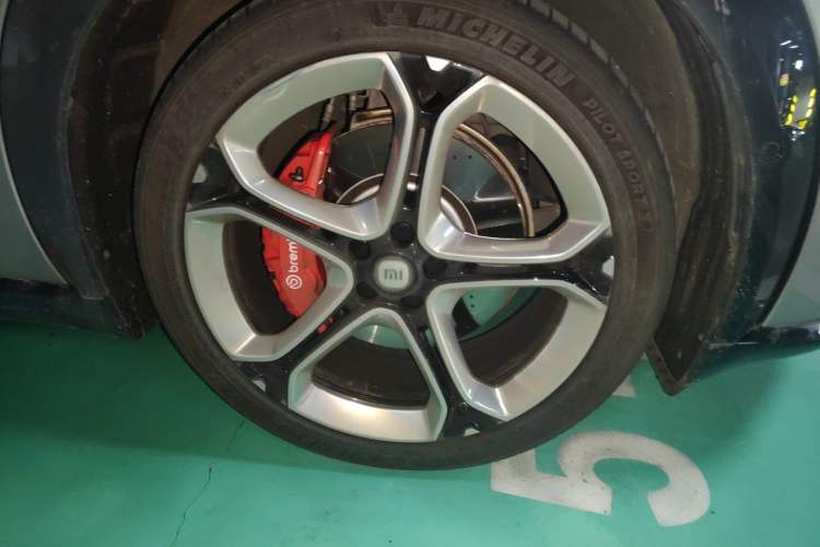 Used Xiaomi Auto YU7 2025 Ultra-Long Range High-Performance All-Wheel-Drive Max Edition Right Front Wheel Hub