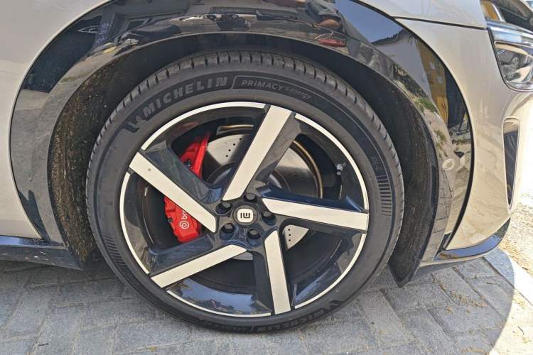 Used Xiaomi Auto YU7 2025 Ultra-Long Range High-Performance All-Wheel-Drive Max Edition Right Front Wheel Hub