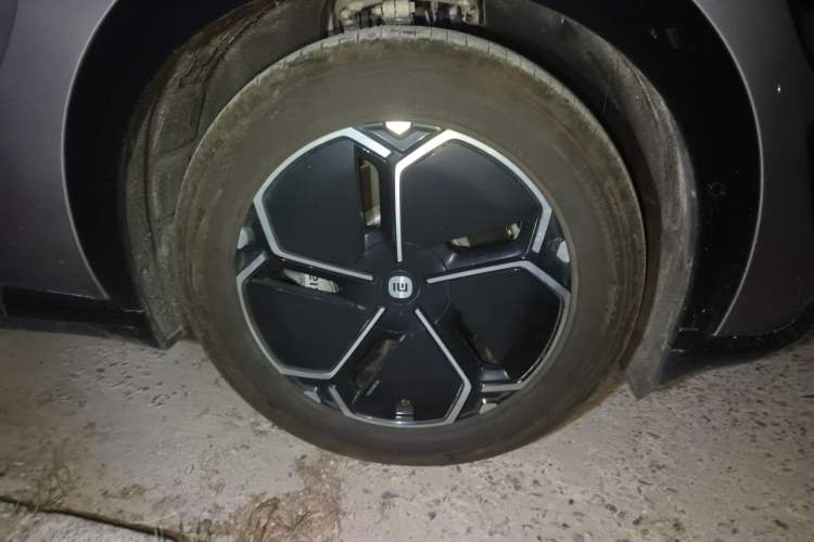 Used Xiaomi Auto YU7 2025 Ultra-Long Range All-Wheel Drive Pro Version Right Front Wheel Hub
