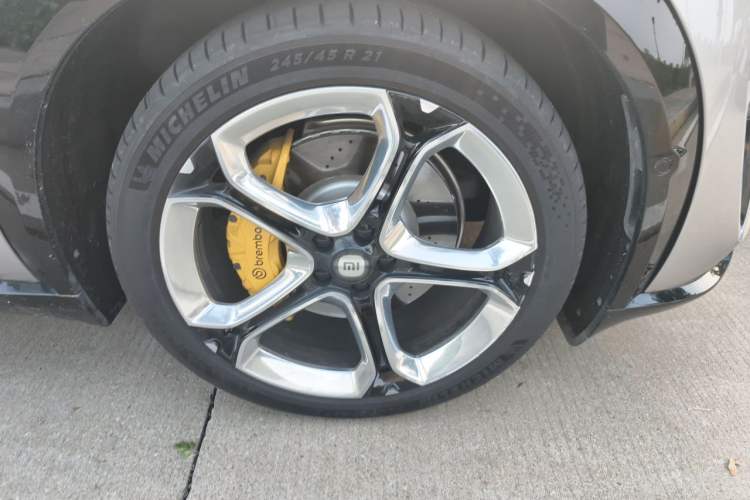 Used Xiaomi Auto YU7 2025 Ultra-Long Range High-Performance All-Wheel-Drive Max Edition Right Front Wheel Hub