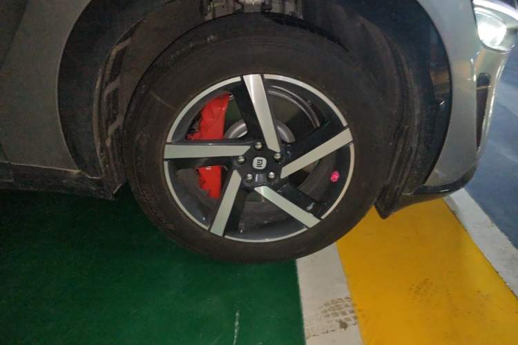 Used Xiaomi Auto YU7 2025 Ultra-Long Range Rear-Wheel Drive Version Right Front Wheel Hub