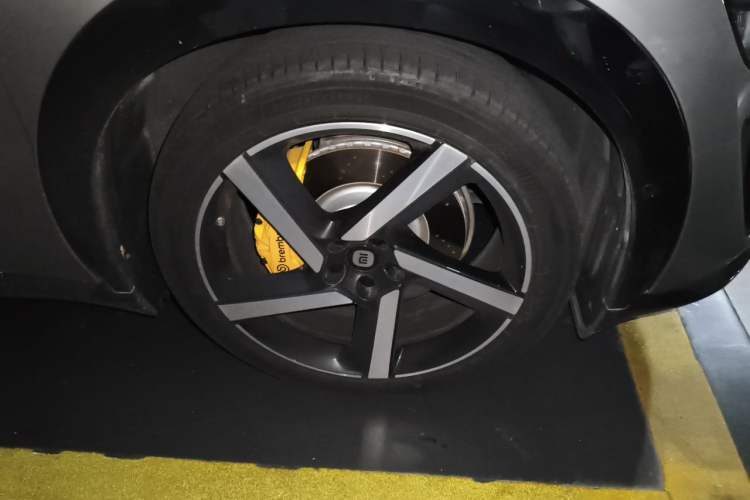Used Xiaomi Auto YU7 2025 Ultra-Long Range High-Performance All-Wheel-Drive Max Edition Right Front Wheel Hub