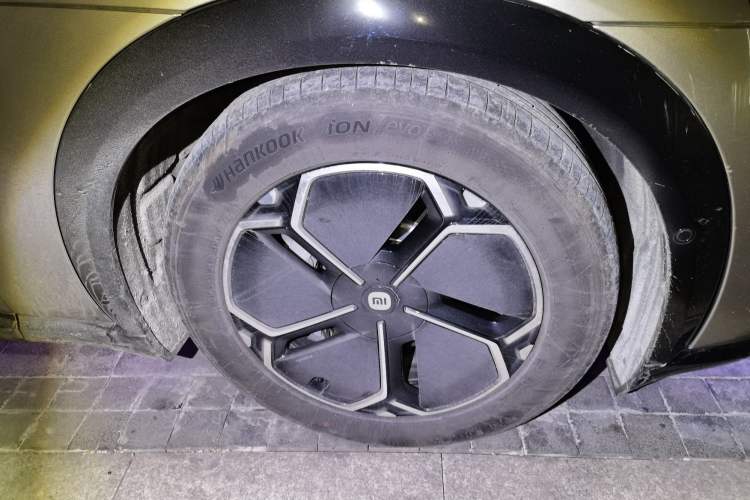 Used Xiaomi Auto YU7 2025 Ultra-Long Range All-Wheel Drive Pro Version Right Front Wheel Hub