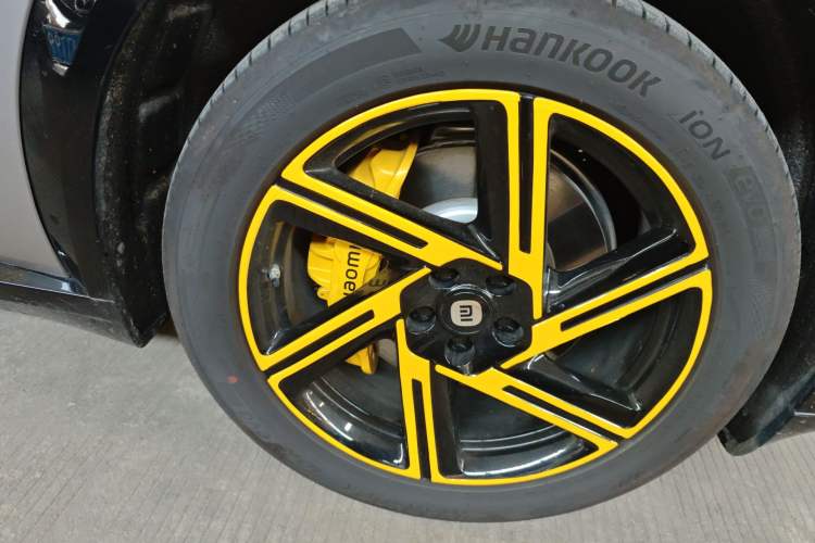 Used Xiaomi Auto YU7 2025 Ultra-Long Range Rear-Wheel Drive Version Right Front Wheel Hub