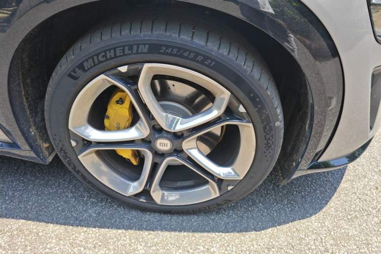 Used Xiaomi Auto YU7 2025 Ultra-Long Range High-Performance All-Wheel-Drive Max Edition Right Front Wheel Hub