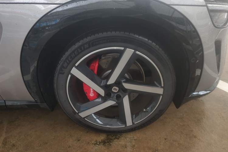 Used Xiaomi Auto YU7 2025 Ultra-Long Range High-Performance All-Wheel-Drive Max Edition Right Front Wheel Hub