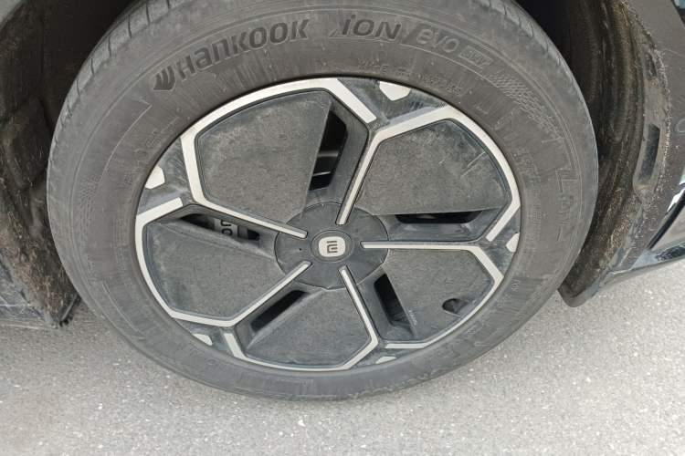 Used Xiaomi Auto YU7 2025 Ultra-Long Range All-Wheel Drive Pro Version Right Front Wheel Hub