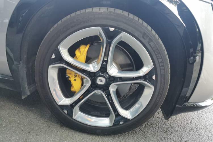 Used Xiaomi Auto YU7 2025 Ultra-Long Range All-Wheel Drive Pro Version Right Front Wheel Hub