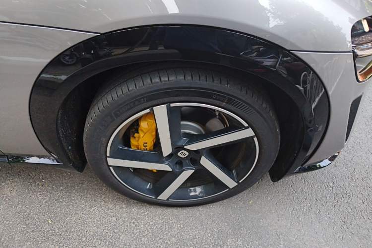 Used Xiaomi Auto YU7 2025 Ultra-Long Range Rear-Wheel Drive Version Right Front Wheel Hub