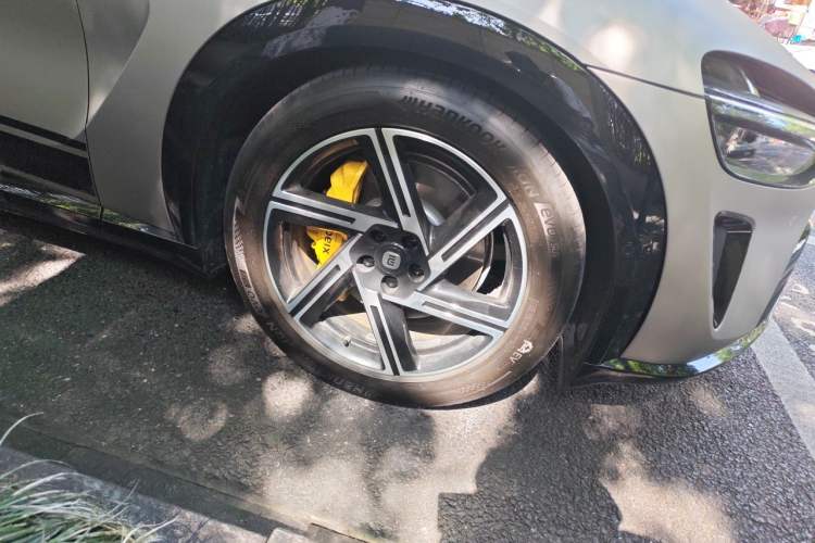 Used Xiaomi Auto YU7 2025 Ultra-Long Range All-Wheel Drive Pro Version Right Front Wheel Hub