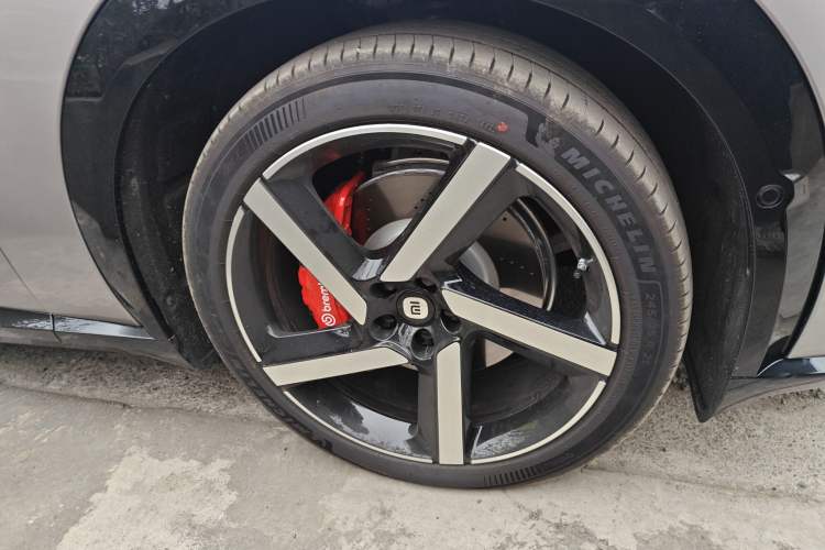 Used Xiaomi Auto YU7 2025 Ultra-Long Range High-Performance All-Wheel-Drive Max Edition Right Front Wheel Hub