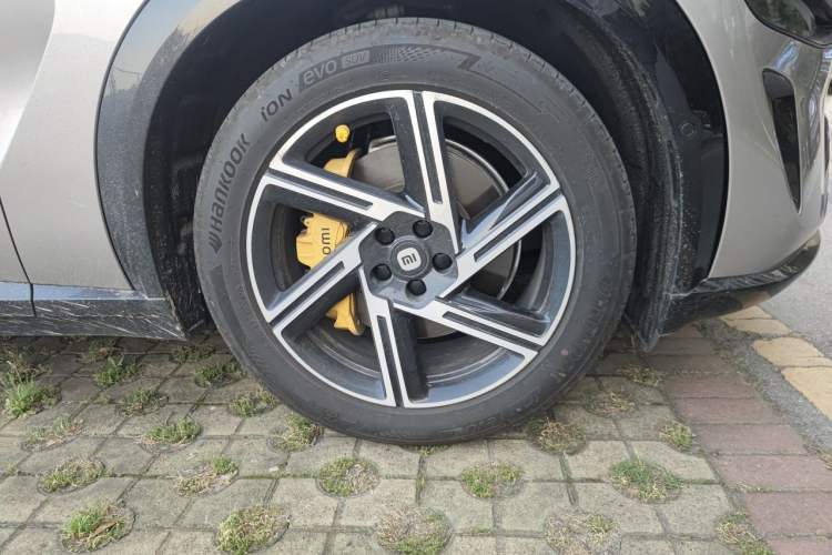 Used Xiaomi Auto YU7 2025 Ultra-Long Range Rear-Wheel Drive Version Right Front Wheel Hub